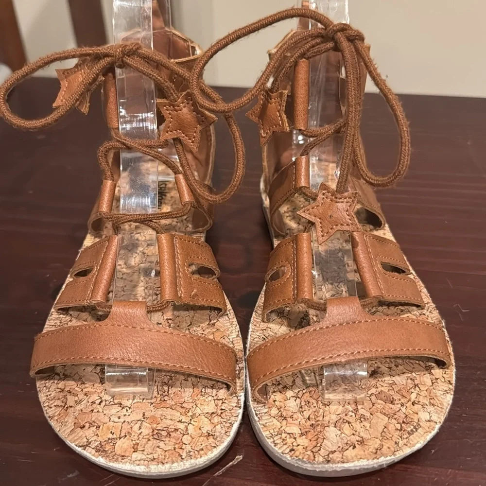 Oshkosh brown vegan leather Strappy gladiator sandals girls kids size 2